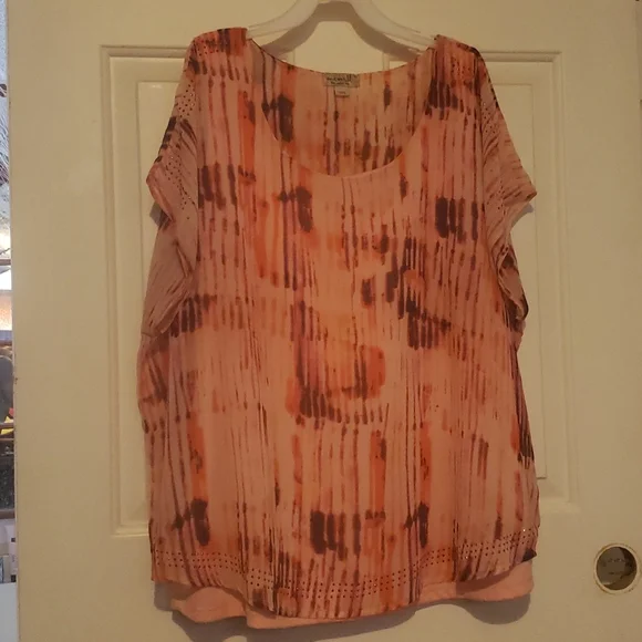 Pink Dressy top with pink studs at shoulder - Picture 1 of 6